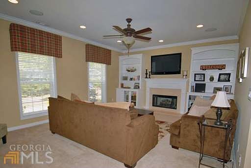 3rd image of 413 Holly Brook Ln