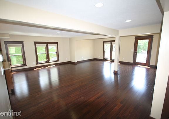 weblivingroomIMG_2698