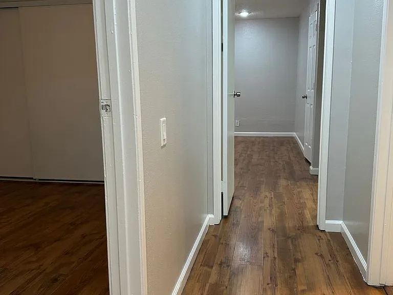 2274 E Desert Inn Rd — Photo 39