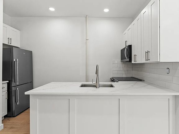 2nd image of 161 Prospect Park W APT 1R