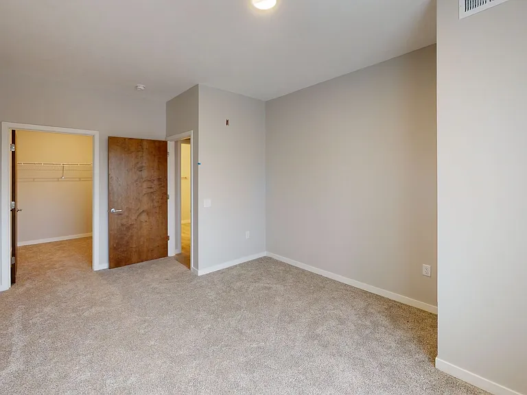 South Pointe Apartments — Photo 10