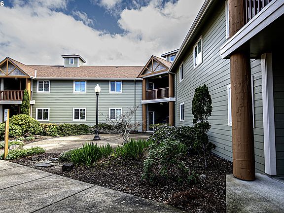 5th image of 179 Laurel St APT 9