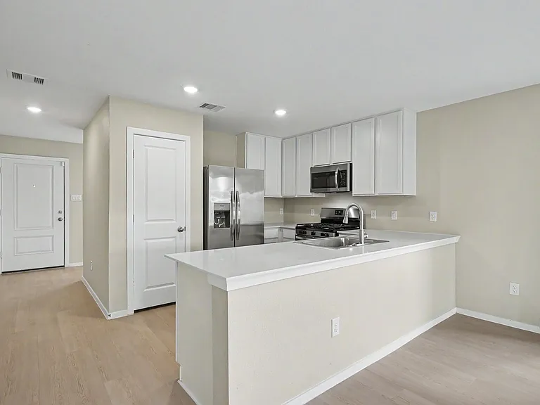 21154 Vercelli St — Photo 4