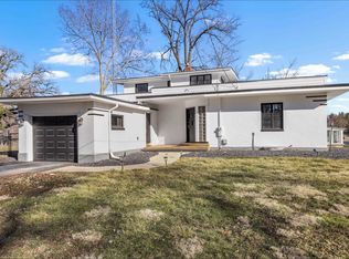 8239 Beach Dr, Rockford, IL 61103