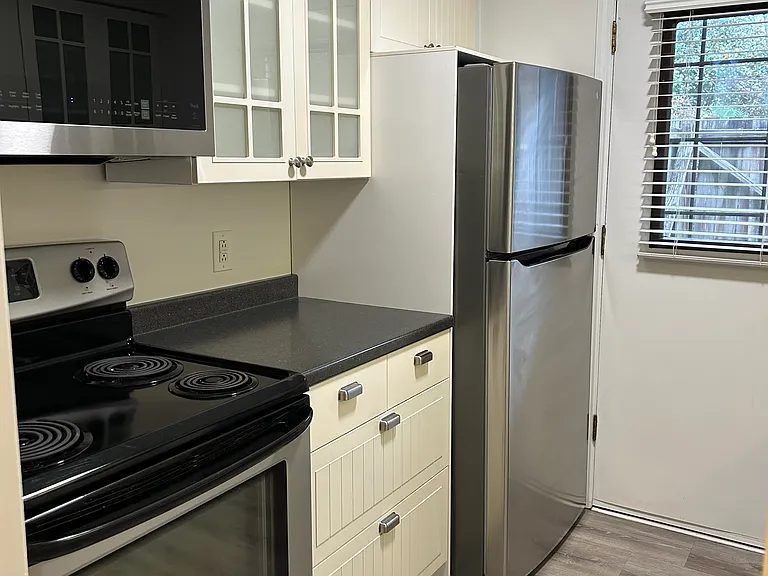 1017 N Ave NE #B — Photo 4