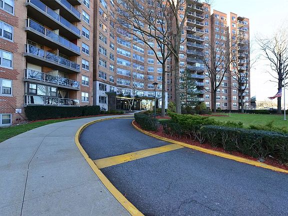 2nd image of 61-20 Grand Central Pkwy #B9