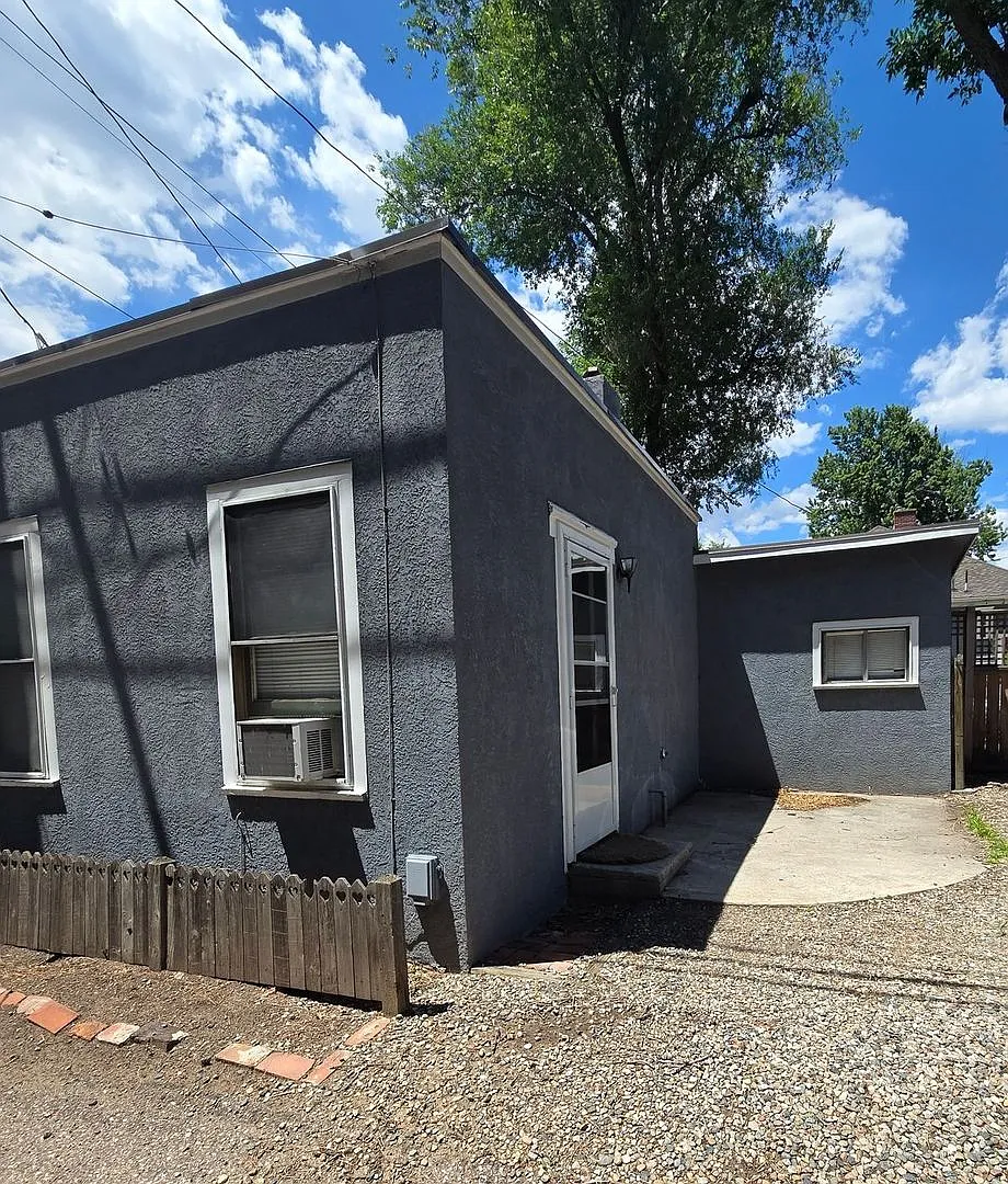 Cute Cottage Close to Downtown! — Photo 1