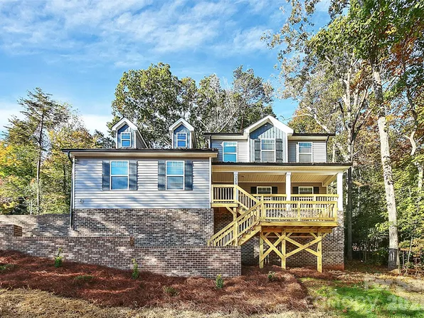 2595 Henry Falls Dr, Hickory, NC 28602