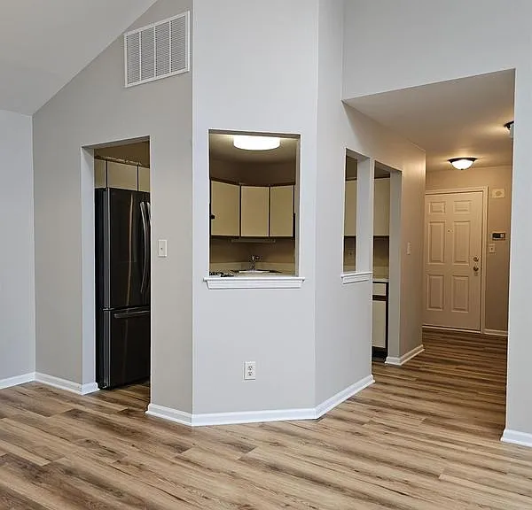 2809 Ridgefield Ct — Photo 3