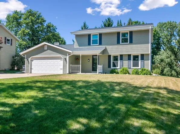 241 Parkview COURT, Pewaukee, WI 53072