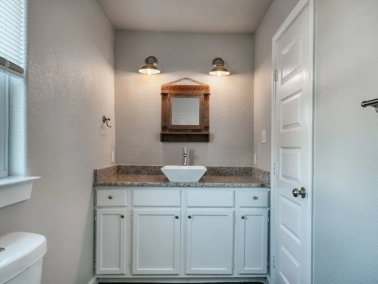 520 W FM 243 — Photo 7