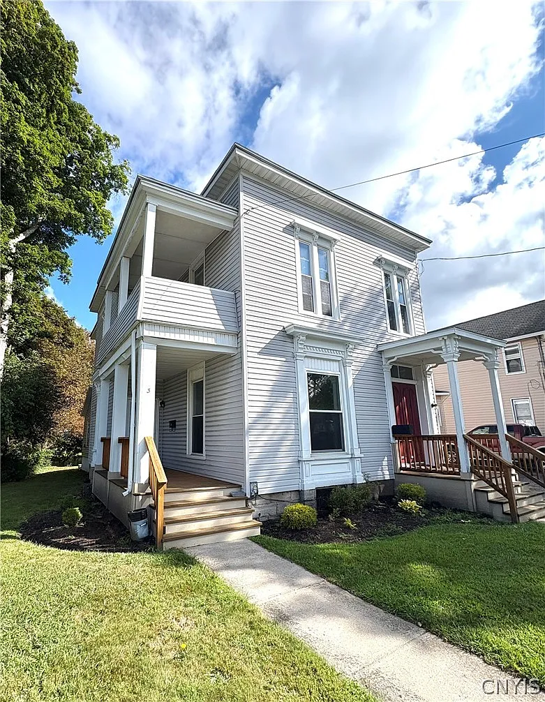 3 bed, 1.0 bath, 2896 sqft, $1,600 — Photo 1