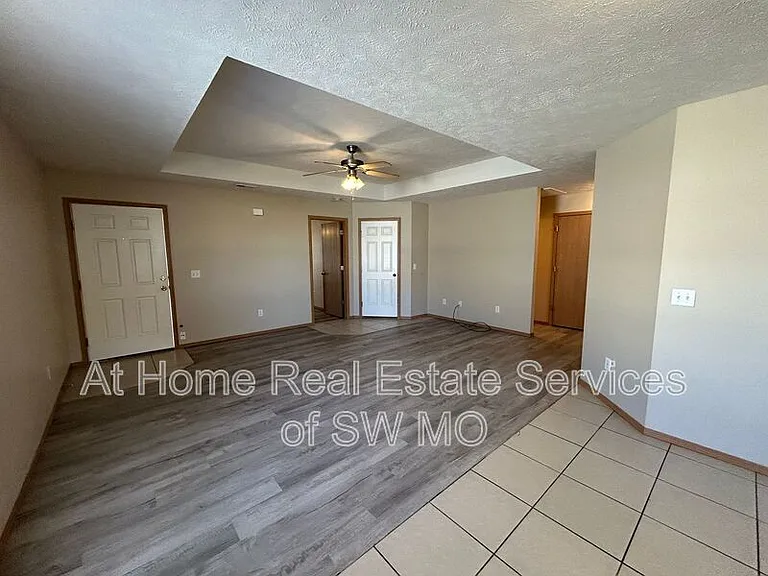 1211 N Northwood Ave — Photo 5