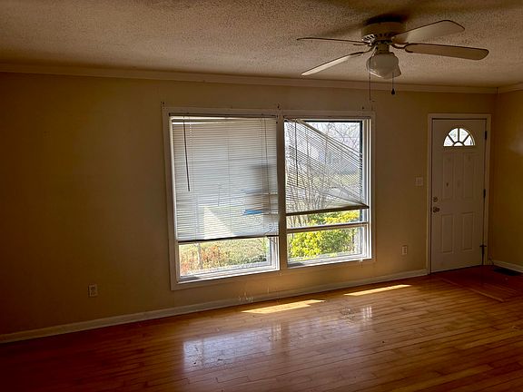 3rd image of 901 11th Ave N