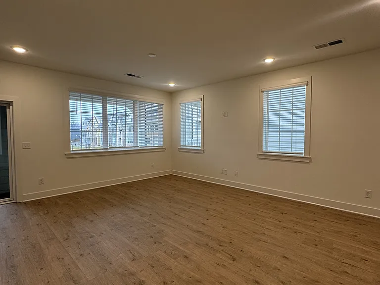 504 Edwin St #1-44 — Photo 12