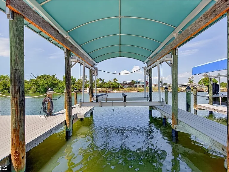 3864 Royal Palm Dr — Photo 4