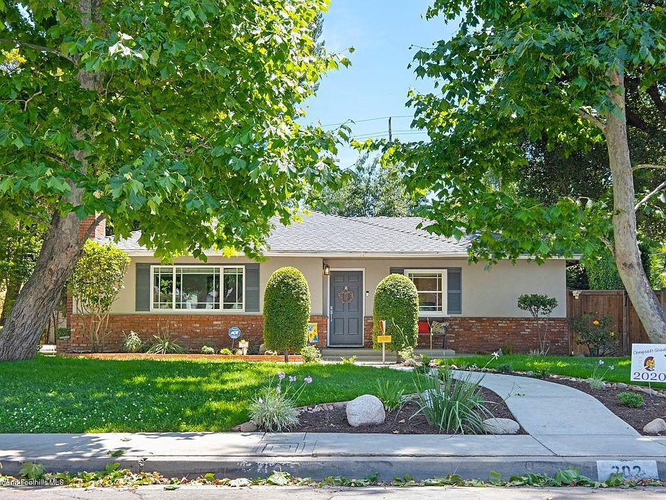 1st image of 202 Lamour Dr