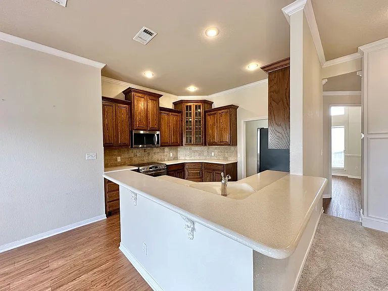 705 Marshall Dr — Photo 9