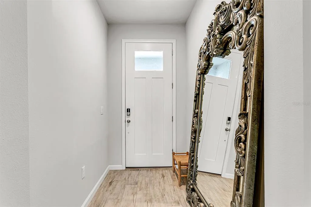 3 bed, 2.5 bath, 1716 sqft, $2,695 — Photo 4
