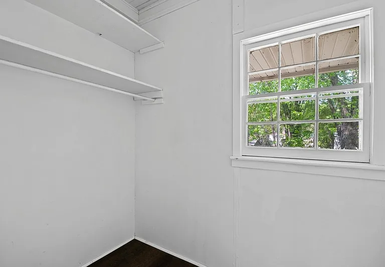111 Center St — Photo 12