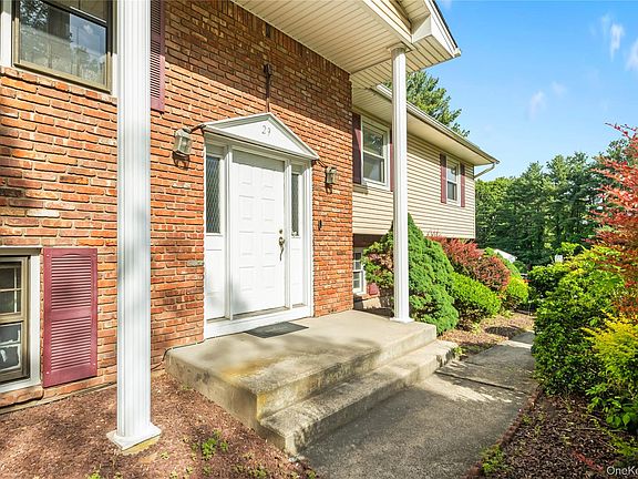 3rd image of 29 Sunny Ridge Road