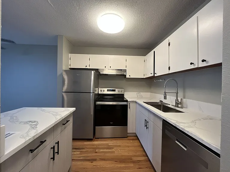 15827 NE Glisan St #12 — Photo 7