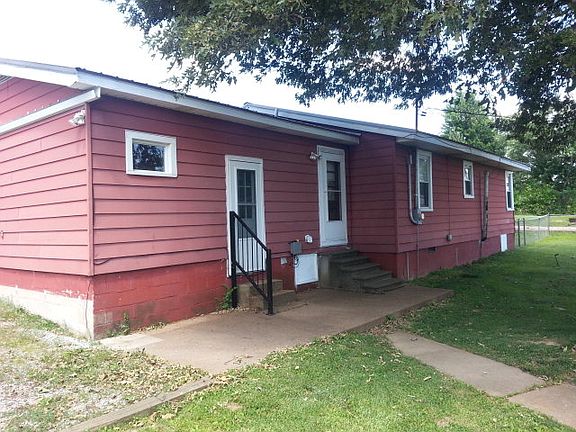 3rd image of 802 Memorial Dr