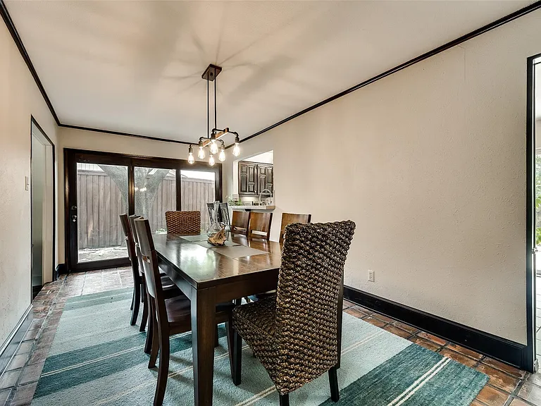 2500 Glenhaven Dr — Photo 3