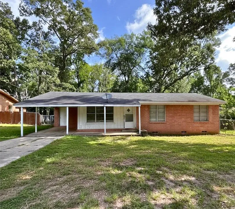 411 Redbud Ln