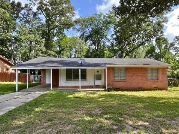 411 Redbud Ln
