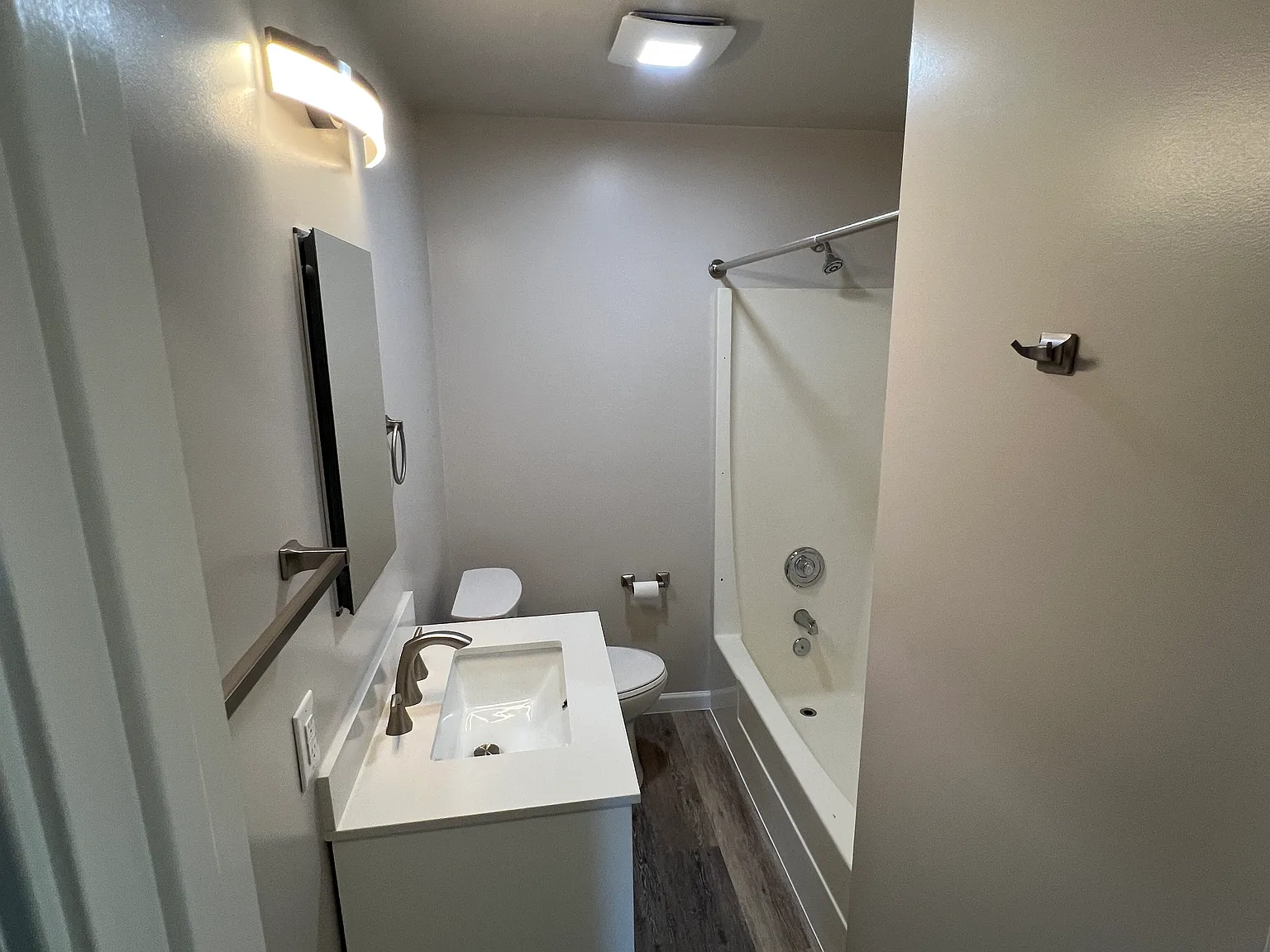 Lakewood Apartments — Photo 3