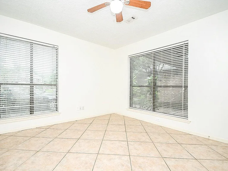 6702 Spring Leaf Dr — Photo 26