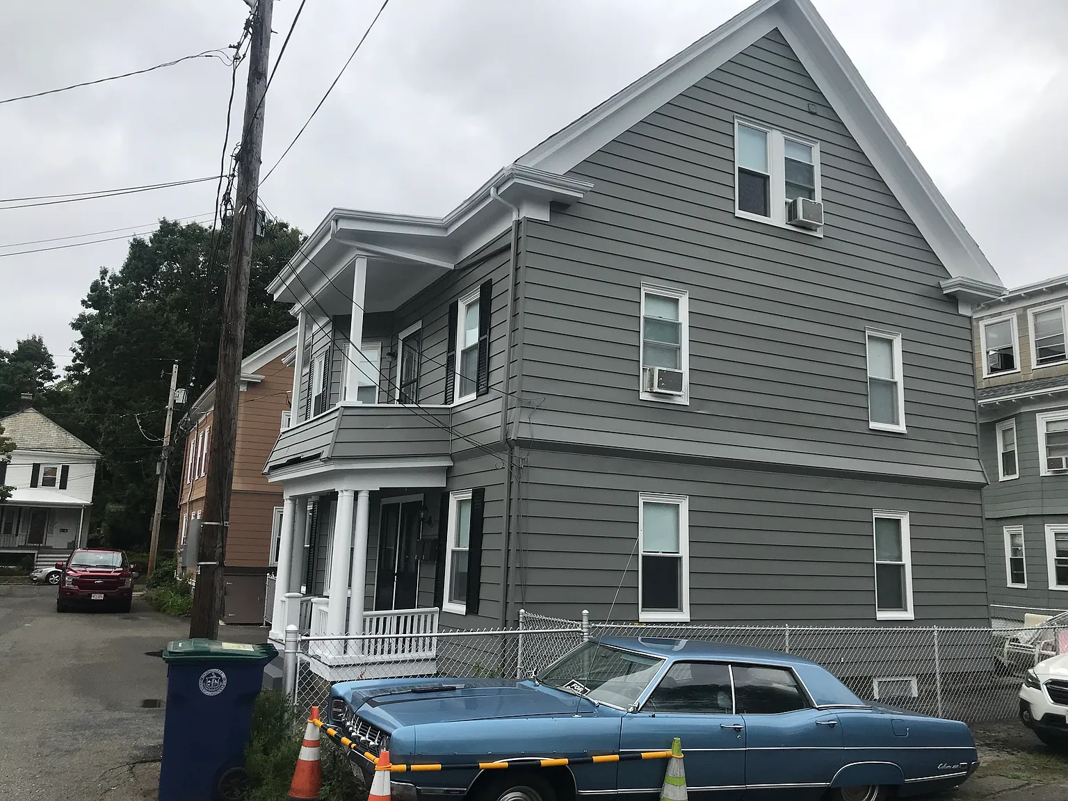 3 bed, 1100 sqft, $2,600 — Photo 3
