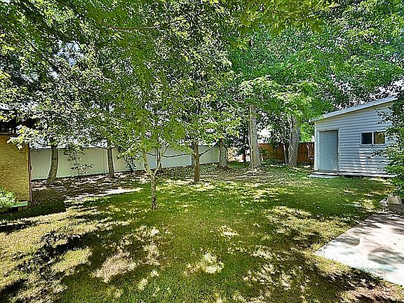 3rd image of 5919 W Clover Creek Ln