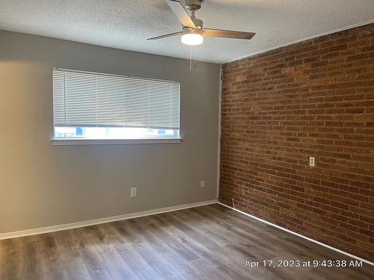 U of M Area - Southernwood Apartments — Photo 11