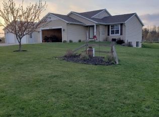 10515 Country Aire Dr NE, Rockford, MI 49341