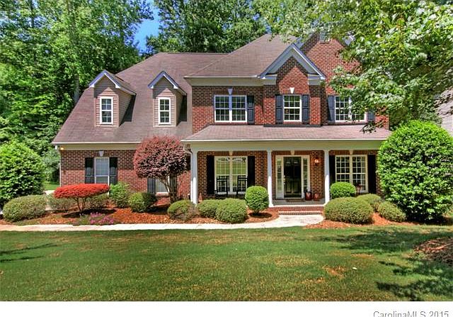 1st image of 121 Fernbrook Dr