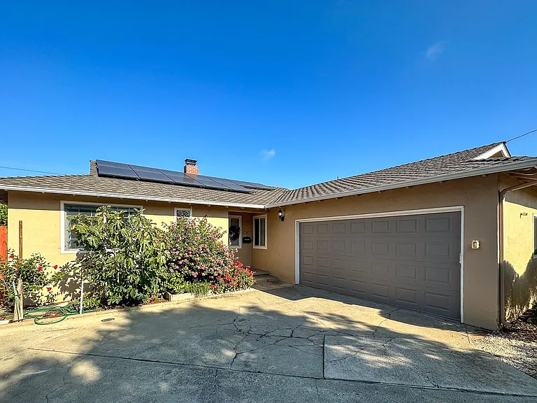 1727 Coralee Dr — Photo 1