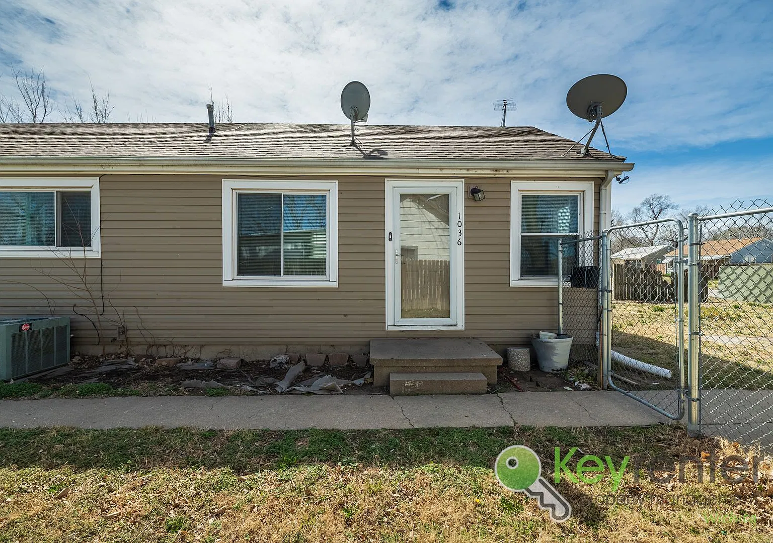 Renovated 2 bedroom | 1 Bath Duplex — Photo 3