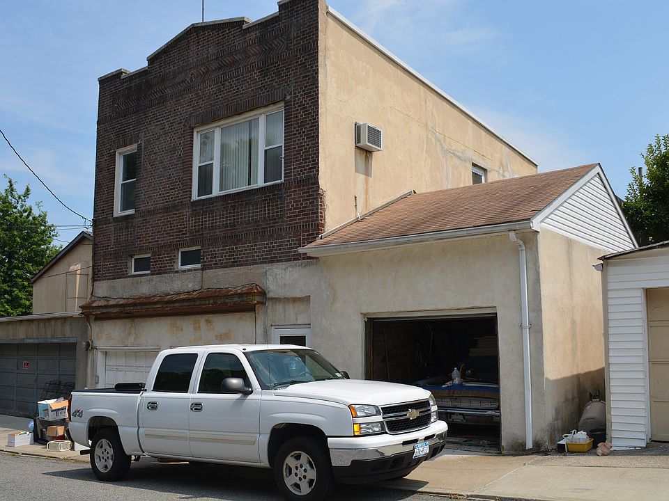 1st image of 19 Shaughnessy Ln