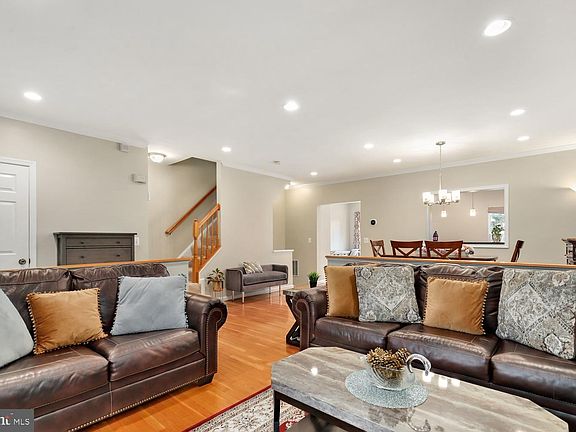 5th image of 43084 Candlewick Sq
