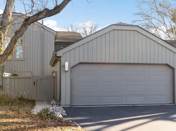 371 Shoreline Rd, Lake Barrington, IL 60010