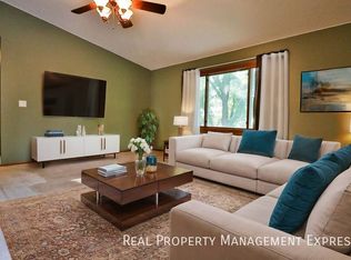 3208 S Greenwood Ave, Sioux Falls, SD 57106
