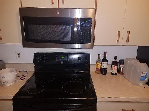 3rd image of 7718 Lafayette Forest Dr APT 13