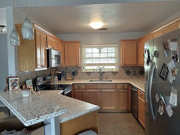 4th image of 137 W Newcastle