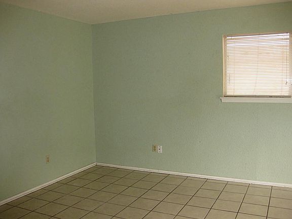3rd image of 1126 Bacliff Dr