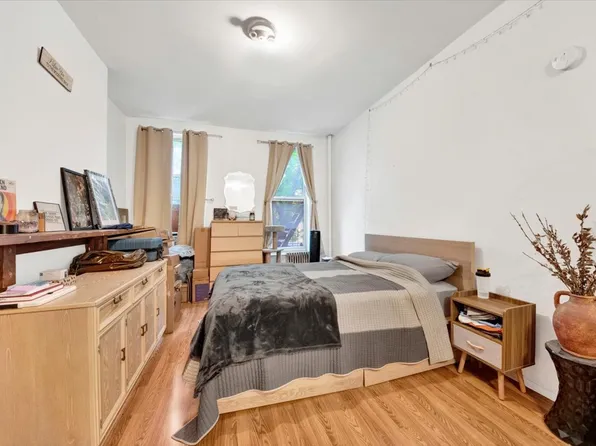 616 East 9th Street 2W image 2 of 12