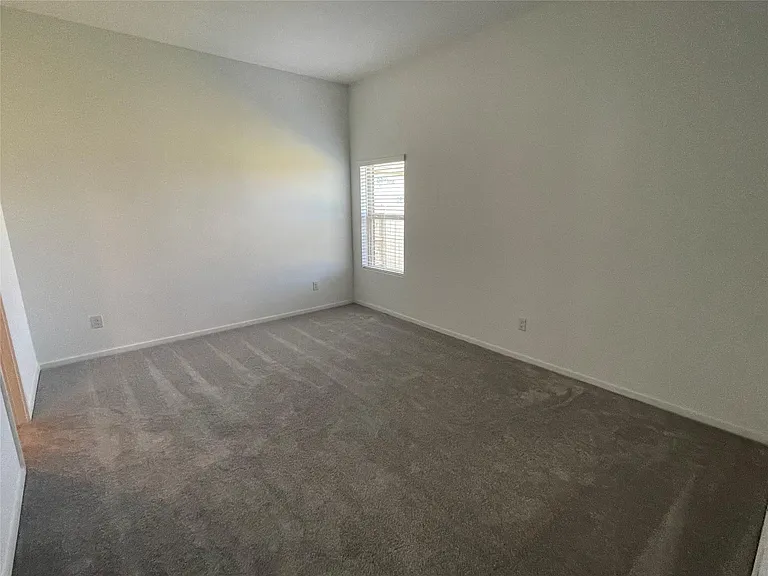 827 Rosewood Trl — Photo 7