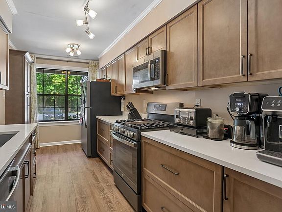 4th image of 2 Crestwick Ct