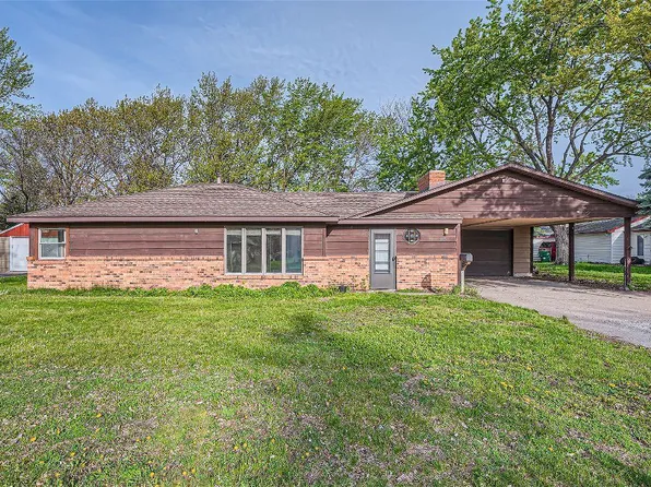 915 Queens Ln, Anoka, MN 55303